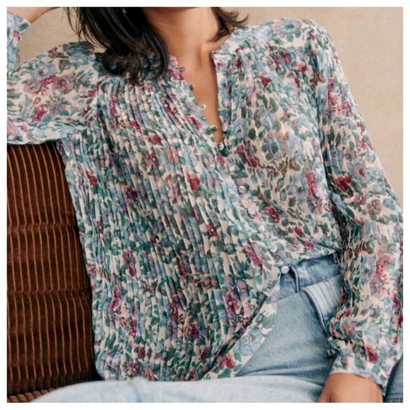 Sezane Tops - Sézane blouse Ameda Shirt, size 44 or 12, beautiful permanent pleats.